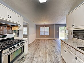 124 Homestead Way in Locust Grove, GA - Building Photo - Building Photo