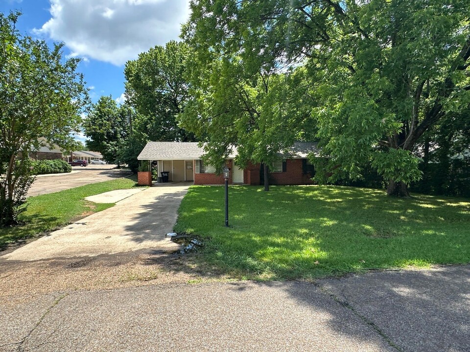 SFR House in Starkville, MS - Building Photo