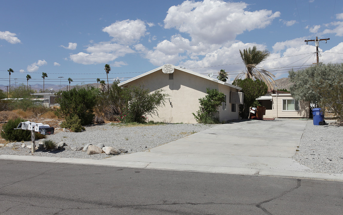 Casa Blanca Apartments in Desert Hot Springs, CA - Building Photo