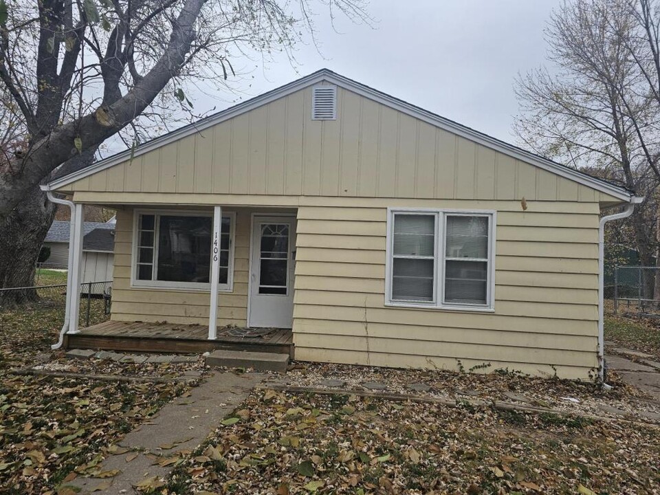 1406 W 11th St in Sedalia, MO - Building Photo