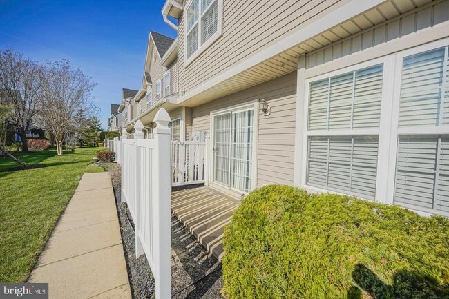 property at 3908 Grenwich Ln