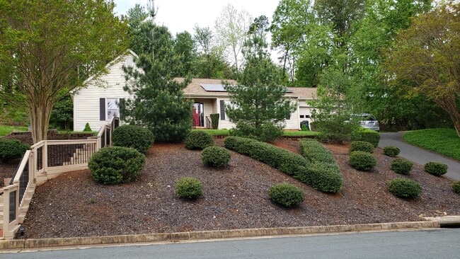 property at 1542 Surry Hill Ct