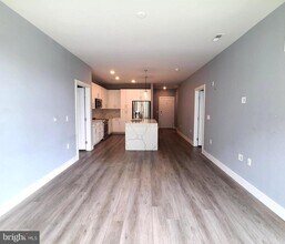 1761 Old Meadow Rd in McLean, VA - Foto de edificio - Building Photo