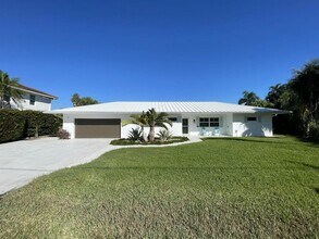 8585 SE Palm St in Hobe Sound, FL - Building Photo - Building Photo
