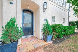 5101 Allen St in Houston, TX - Building Photo - Building Photo