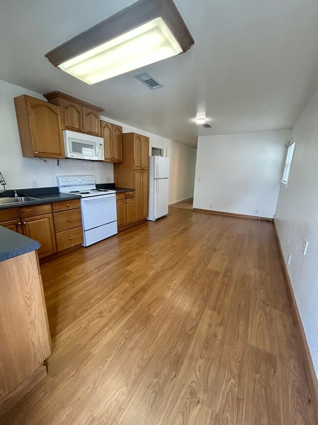 1849 Washington Ave in San Leandro, CA - Building Photo - Building Photo