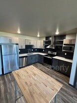 220 E Greenfield Ln in Bismarck, ND - Building Photo