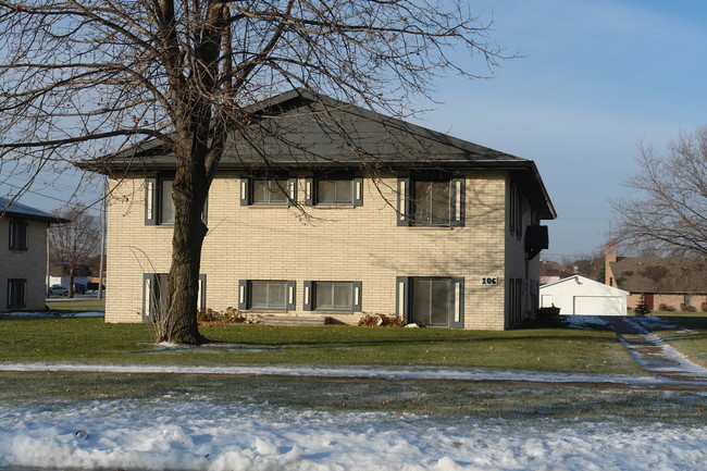 106 NW College Ave in Ankeny, IA - Foto de edificio - Building Photo