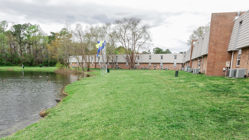 Newport Lake Apartments in Newport News, VA