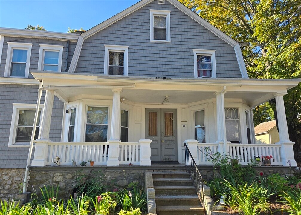 15 Edwards St in Southbridge, MA - Building Photo
