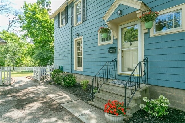 1330 S Winton Rd in Rochester, NY - Building Photo - Building Photo