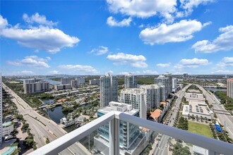 16699 Collins Ave, Unit 3308 in Sunny Isles Beach, FL - Building Photo - Building Photo