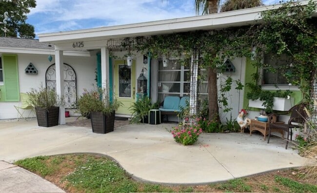 6125 Rockefeller Ave in Sarasota, FL - Building Photo - Building Photo