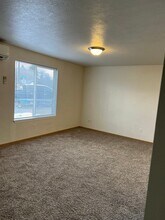 2825 SW 28th St in Redmond, OR - Building Photo - Building Photo