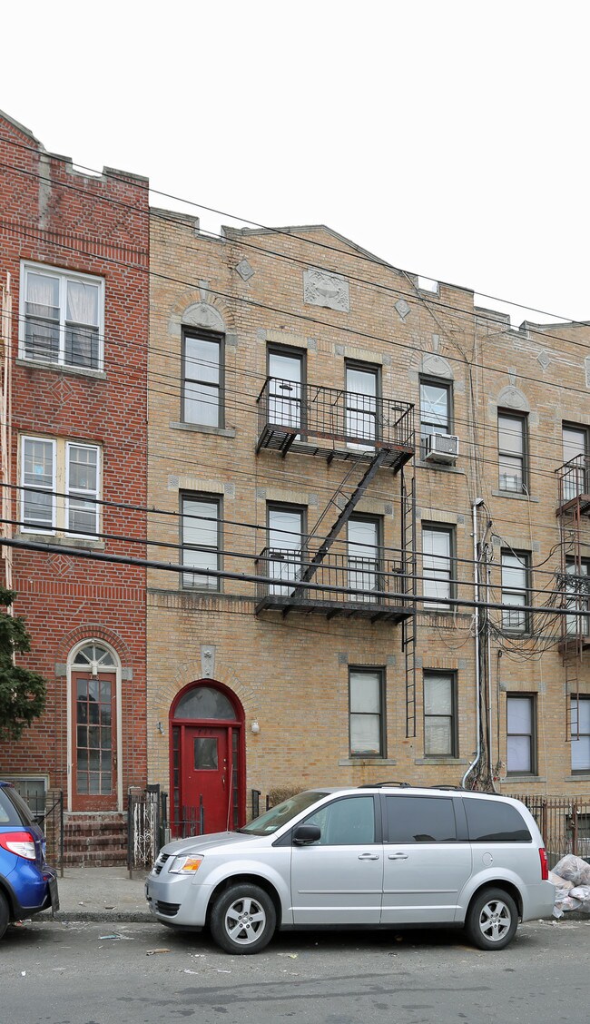 716 Penfield St in Bronx, NY - Building Photo - Building Photo