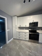 5022 El Claro Cir in West Palm Beach, FL - Building Photo - Building Photo
