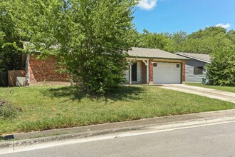 121 Meadow Hill in Converse, TX - Building Photo - Building Photo