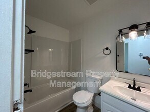 4605 Croftshire Dr in Dayton, OH - Building Photo - Building Photo