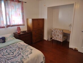 2074 St Louis Dr, Unit MasterBedroom in Honolulu, HI - Building Photo - Building Photo