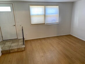 411 E Broadway St, Unit 1 in Redwood Falls, MN - Building Photo - Building Photo