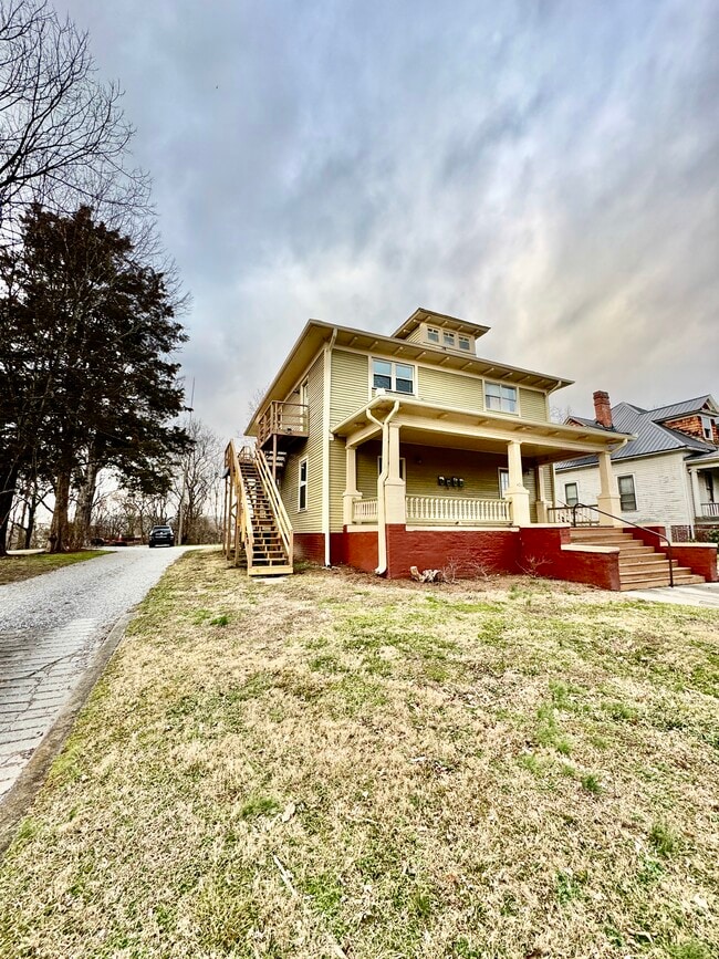 401 E Scott Ave, Unit 401-1