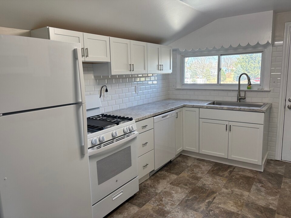 129 Ridge Rd, Unit 201 in Horseheads, NY - Building Photo