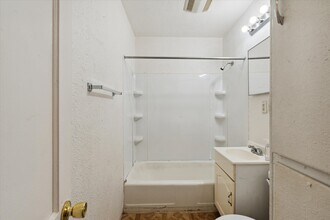 5107 Bennett Rd in Toledo, OH - Building Photo - Building Photo