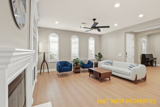 27 Hathaway in Irvine, CA - Building Photo - Building Photo