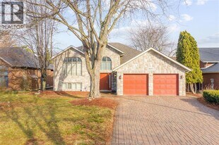 3890 Northway Ave in Windsor, ON - Building Photo