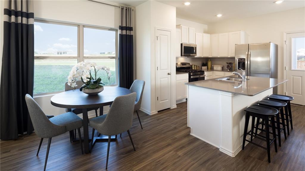 12116 Scarlet Sleeve Wy Photo