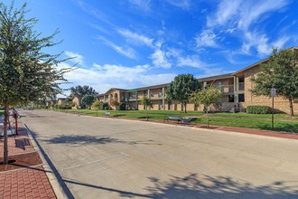 Casa Del Sol Apartments in College Station, TX - Building Photo - Building Photo