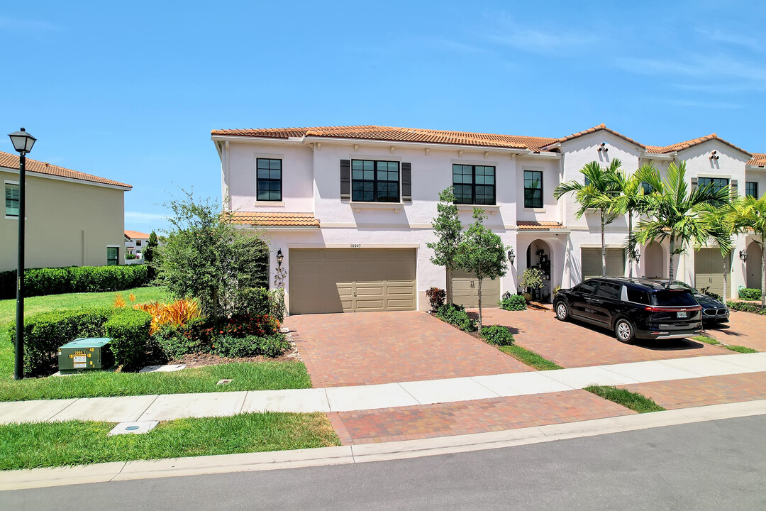 10043 Akenside Dr in Boca Raton, FL - Building Photo