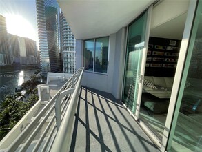 325 S Biscayne Blvd in Miami, FL - Building Photo - Building Photo