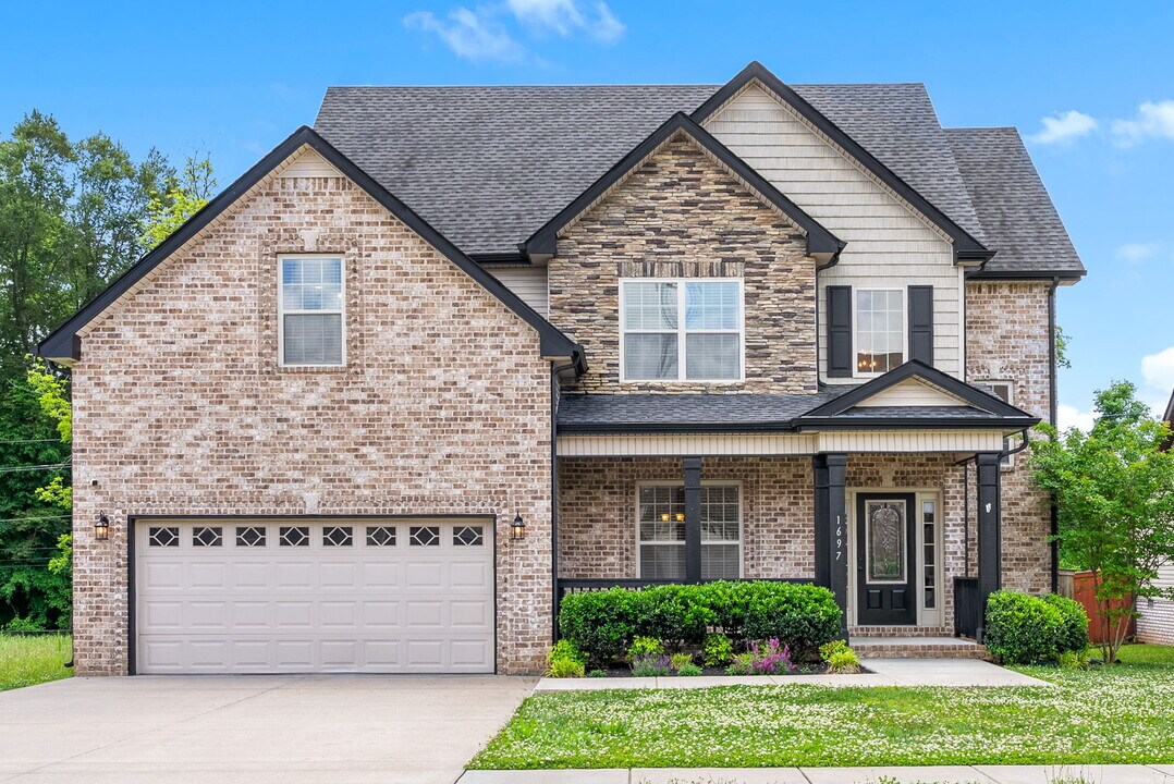 1697 Ellie Piper Cir in Clarksville, TN - Building Photo
