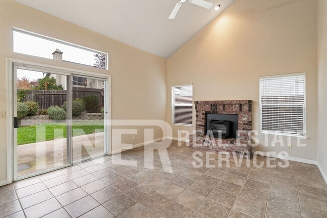 4627 Forrester Way in Sacramento, CA - Building Photo - Building Photo