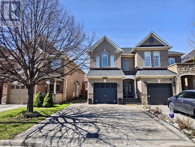 2466 Felhaber Crescent in Oakville, ON - Building Photo - Building Photo