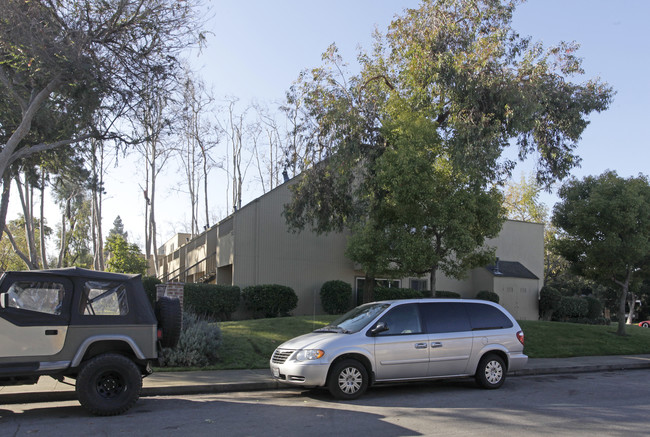 Woodacre Apartments in Sunnyvale, CA - Building Photo - Building Photo