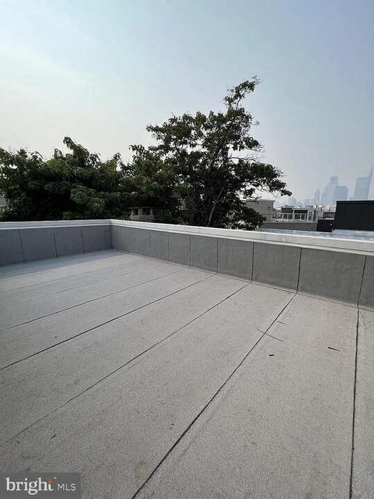 923 N 19th St in Philadelphia, PA - Building Photo