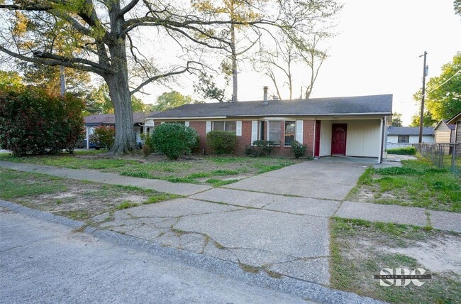 7504 W Canal Blvd in Shreveport, LA - Building Photo - Building Photo