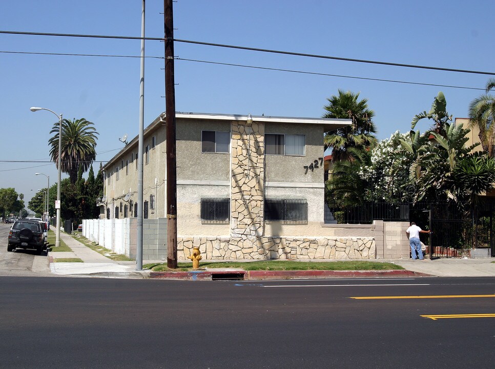 Davis Arms Apartments in Los Angeles, CA - Foto de edificio