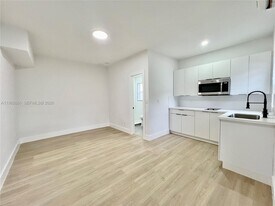 2480 NW 96th St in Miami, FL - Building Photo