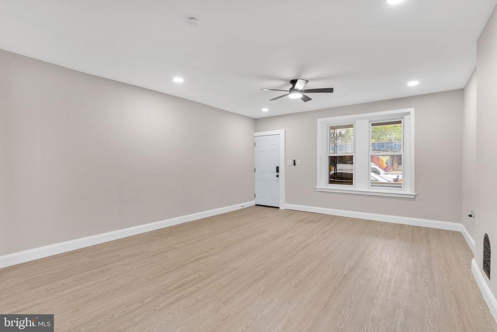 4956 Baynton St in Philadelphia, PA - Building Photo