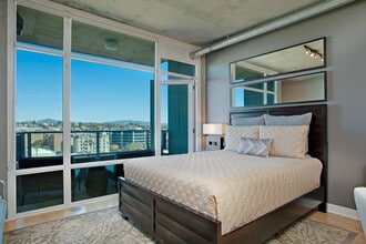 1080 Park Blvd in San Diego, CA - Foto de edificio - Building Photo