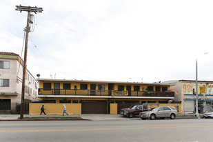 4332 W Adams Blvd in Los Angeles, CA - Building Photo