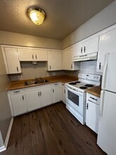 1411 W Maple Ave in Independence, MO - Building Photo - Building Photo