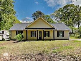 424 Valerie Cir in Hiram, GA - Building Photo