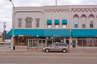 286 W Nepessing St in Lapeer, MI - Building Photo - Building Photo
