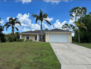 3807 NW 42nd Ln in Cape Coral, FL - Building Photo - Building Photo