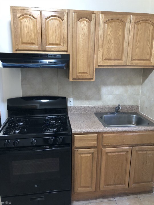662 Avenue A-Unit -Apt 7 in Bayonne, NJ - Building Photo