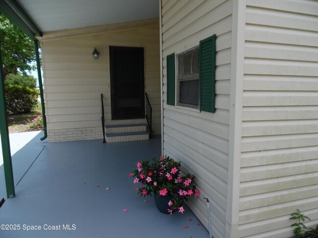 327 Macadamia Dr in Sebastian, FL - Building Photo - Building Photo